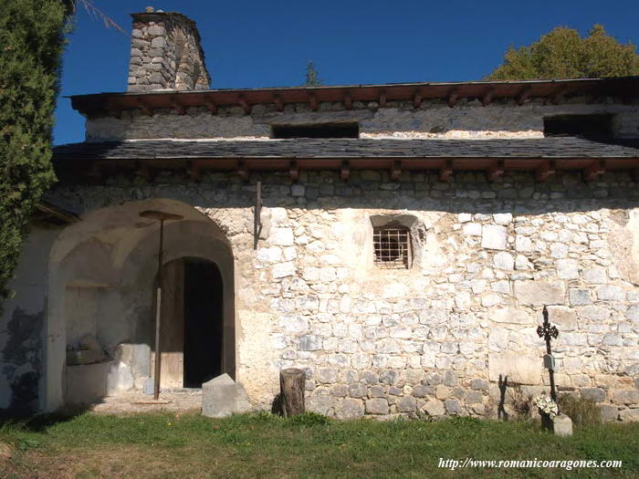 FACHADA SUR DEL TEMPLO Y CEMENTERIO